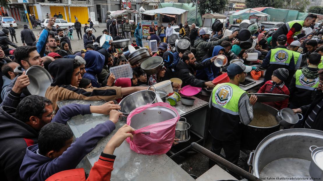 Viele Menschen im Gazastreifen wissen tagsüber noch nicht, ob sie am Abend überhaupt Lebensmittel zum Fastenbrechen haben werden.