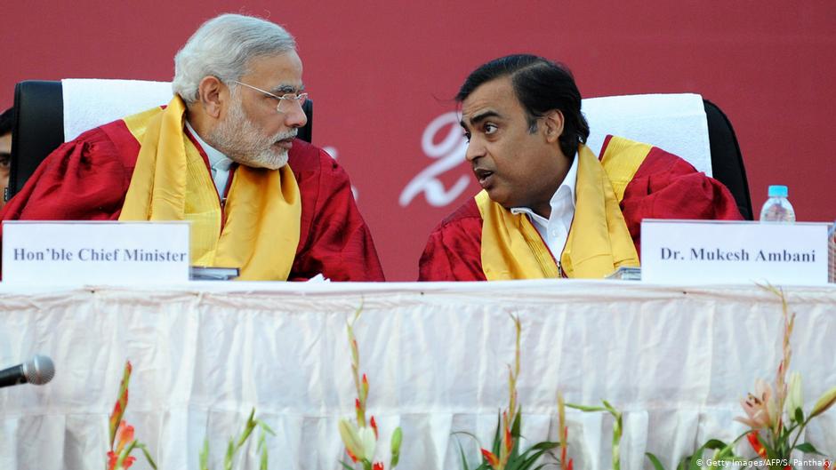 Indian Prime Minister Narendra Modi and media mogul Mukesh Ambani (photo: Getty Images/AFP/S. Panthaky) 