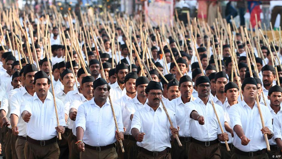 Mitglieder der "Rashtriya Swayamsevak Sangh" (RSS) bei einer Veranstaltung in Hyderabad am 25. Dezember 2019; Foto: STR/AFP