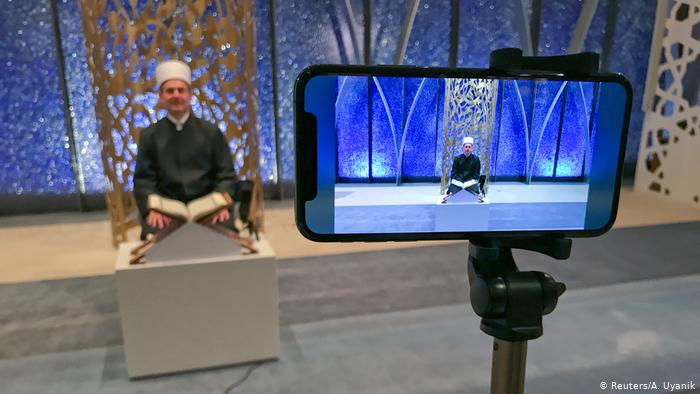 Ramadan in Germany - digital prayers (photo: Reuters/A. Uyanik)