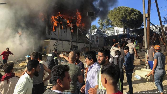 Fire in part of the Moria refugee camp in 2019 (photo: picture-alliance/AP Photo)