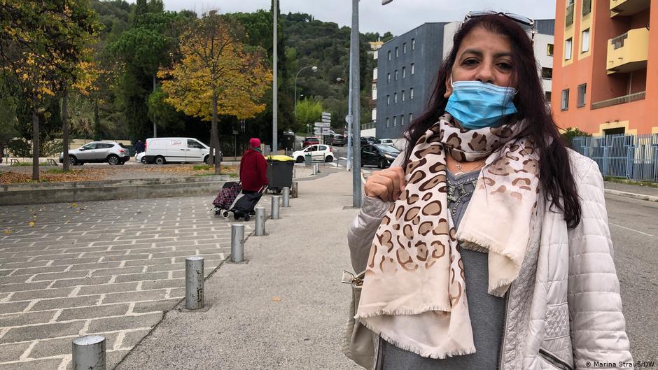 Nedjma Benabed, another resident of L'Ariane district (photo: DW/Marina Strauß)