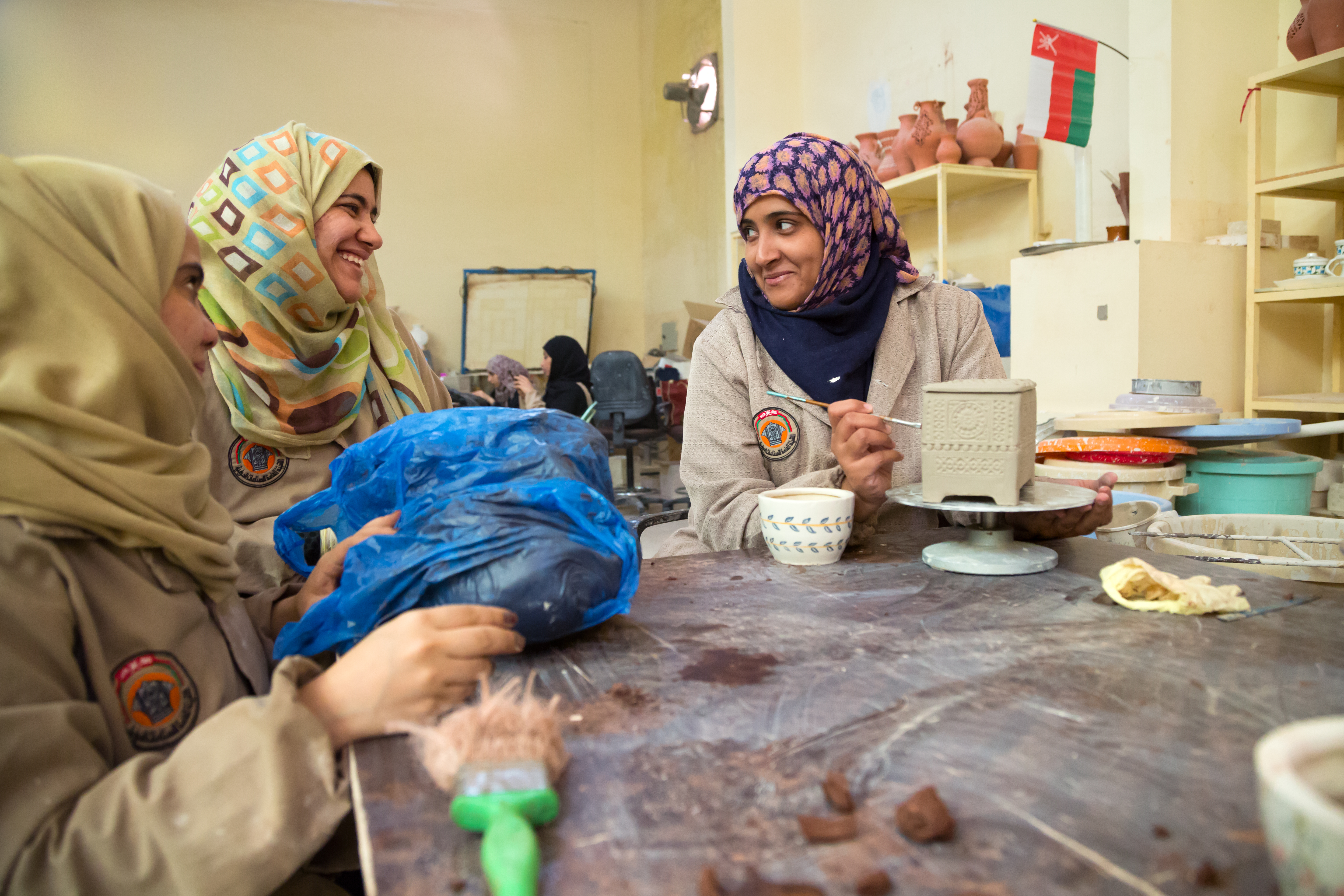 Maryam paints a replica of a traditional Omani dowry chest (photo: Pascal Mannaerts)