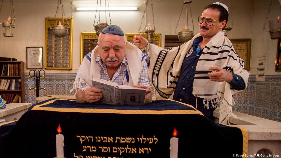  Vertraute Bande: israelisch-marokkanische Zeremonie in der Synagoge von Marrakesch. (Foto: FadeL/ Senna/ AFP/Getty Images)   