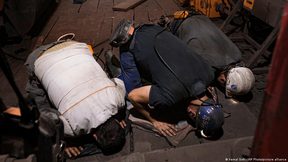 Bosnian coal miners pray after breaking fast in the underground at a mine in Zenica, Bosnia, 29 April 2021 (photo: AP Photo/Kemal Softic)