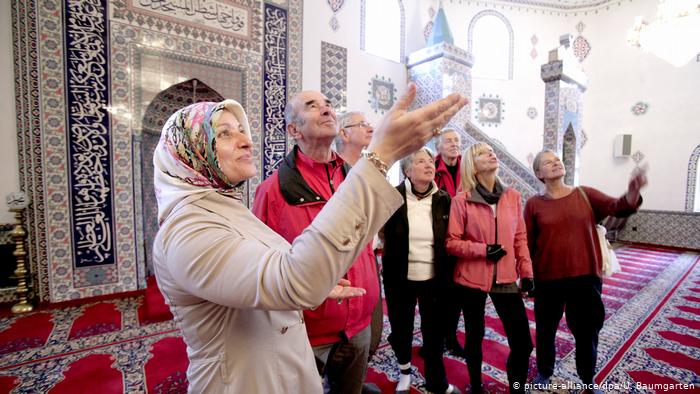 يوم المساجد المفتوحة في ألمانيا 2021 - تراجع عدد الزوار لا يعود فقط إلى كورونا 07_Deutschland Hürth KölnTag der offenen Moschee FOTO PICTURE ALLIANCE