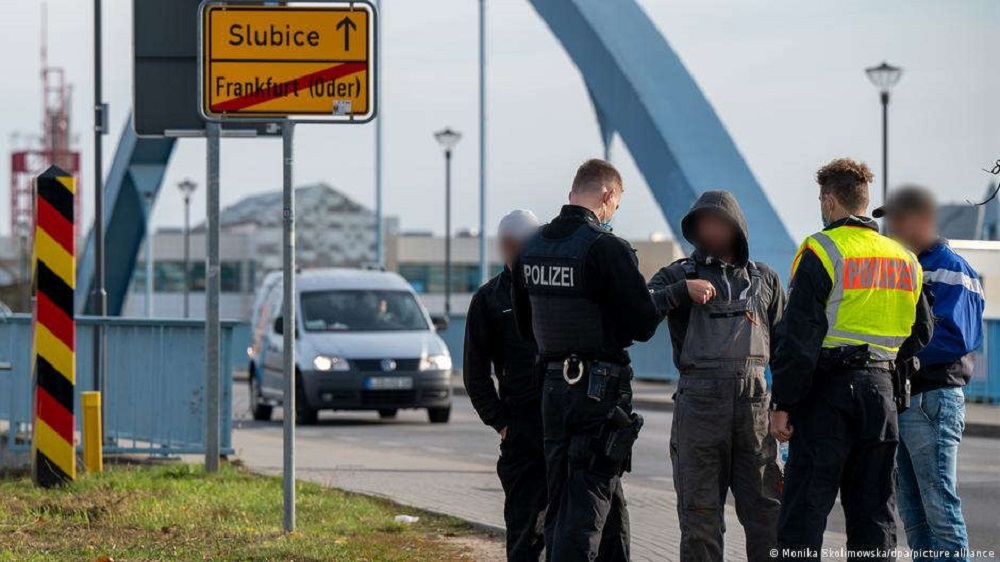 Die deutsche Polizei hat die Kontrollen an der Grenze zu Polen verschärft. (Foto: Monika Skolimowska/dpa/picture alliance)