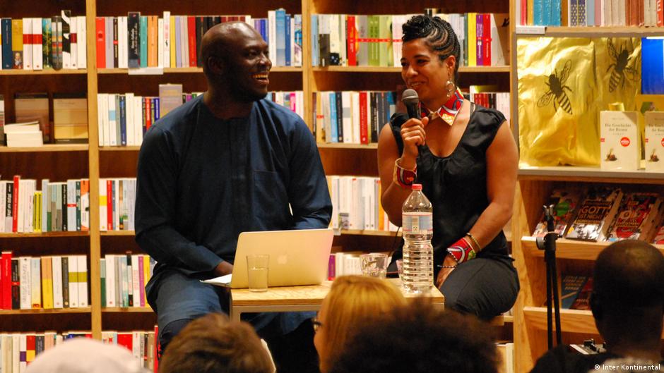 Nigerian author Elnathan John (left) and German-Nigerian author Olumide Popoola (photo: InterKontinental)