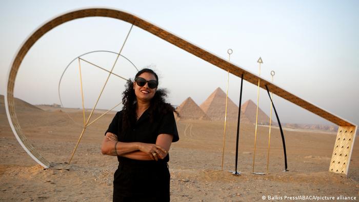 الأبد هو الآن - معرض فني عالمي في أحضان أهرامات مصر الخالدة 05_Art near the Sphinx and the pyramids on the Giza Plateau near Cairo Egypt 2021 FOTO PICTURE Alliance