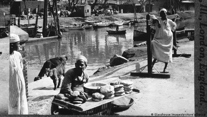  دعم الخبز والغذاء في مصر - محطات بارزة على مر السنين 01 Ägypten  Brot und Gebäck Verkäufer Mahmudiyeh Kanal Foto Picture Alliance
