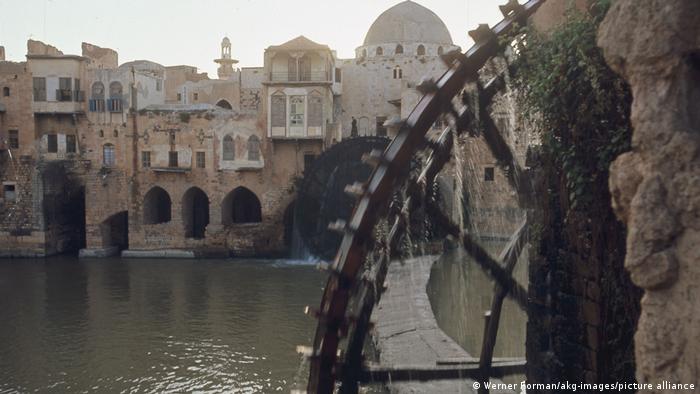 من الخط العربي إلى تبوريدة المغربي وقدود حلب ونواعير العراق - إدراج فنون من المنطقة العربية على قائمة اليونسكو 04 Symbolbild Wasserschoepfraeder Noria FOTO PICTURE ALLIANCE