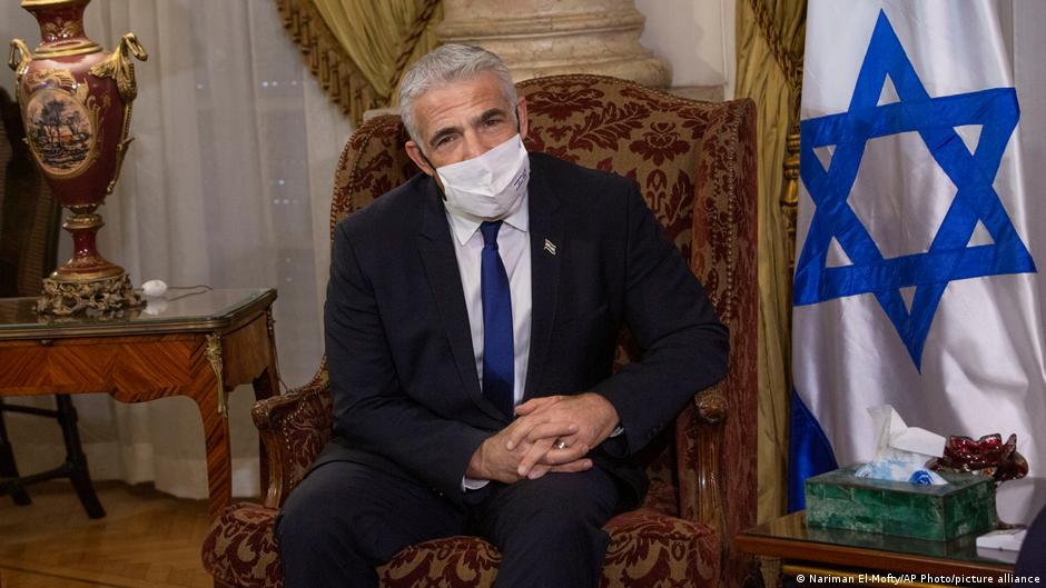 وزير الخارجية الإسرائيلي لابيد في زيارة إلى مصر. Der israelische Außenminister Lapid beim Besuch in Ägypten; Foto: Nariman El-Mofty/Ap Photo/picture-alliance 