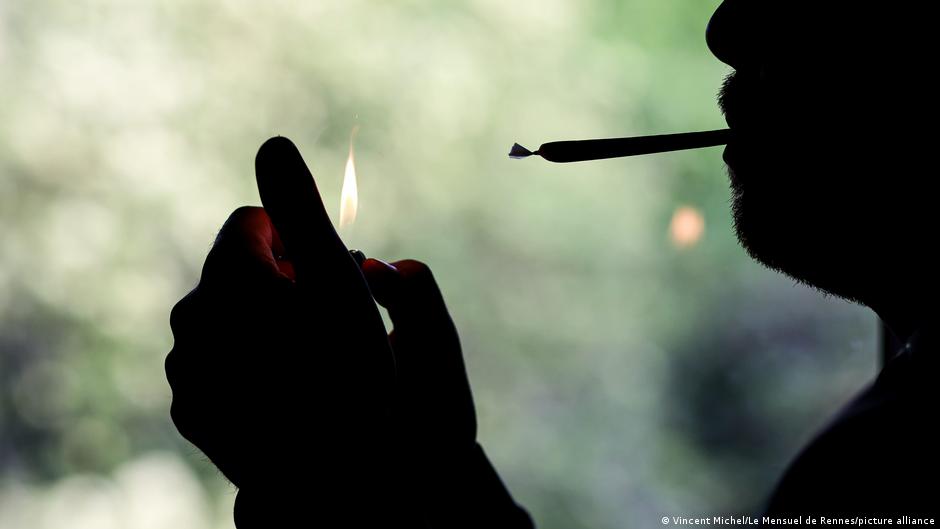 The German coalition is planning to legalise cannabis during the current legislative period. Does Islam permit the use of this drug? Muslim theologian Ali Ghandour presents differing positions on this issue in the Islamic spectrum.