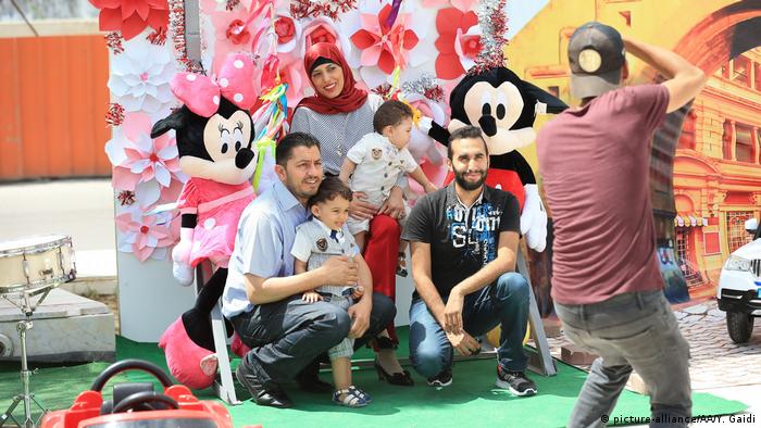 كيف يحتفل المسلمون والمسلمات في عيد الفطر (عيد رمضان) حول العالم؟ 05 Wie feiern Muslime auf der ganzen Welt Zuckerfest  Eid al Fitr Foto Picture Alliance