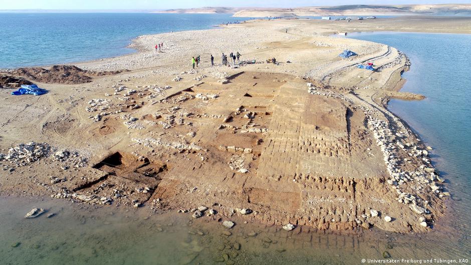 Luftbild der 3400 Jahre alten Stadt am Tigris; Foto: Universitäten Freiburg und Tübingen /KAO