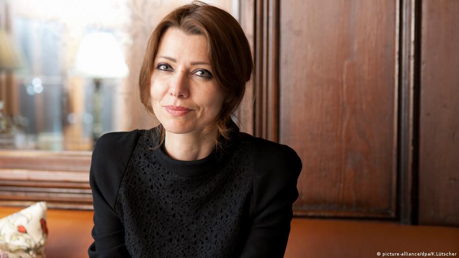 Die türkische Autorin Elif Shafak (Foto: picture-alliance/dpa/K. Lütscher)