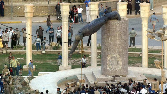 مقتدى الصدر زعيم ديني شيعي مسنود بفصيل مسلح ورقم صعب بمشهد العراق السياسي 09 Moktada al Sadr ist ein irakischer Geistlicher Milizenführer und Schiiten Politiker Foto Picture Alliance