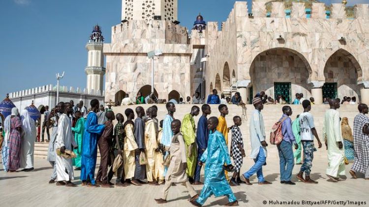 City landmark: the Great Mosque of Touba is one of the largest mosques south of the Sahara, as well as the religious cornerstone of the city. The minaret, the emblem of the city, is more than 86 metres high, making it the tallest building in Touba