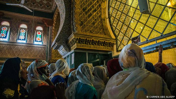 "ماغال طوبى" - ملايين "المريدين" في السنغال يحيون ذكرى مؤسس الجماعة - الإسلام في أفريقيا Millionen im Senegal gedenken des Gründers der Gruppe Magal Touba - Islam in Afrika