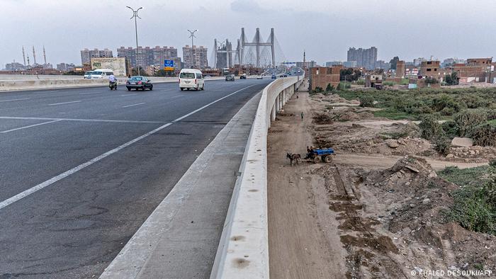 كوبري تحيا مصر الذي يمر بجزيرة الوراق بنيل القاهرة (31 /8/ 2022) 10 Nilinsel Warraq in Ägypten Kairos Manhattan Foto AFP