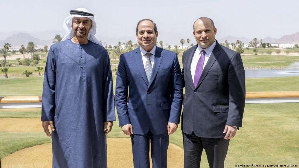 الرئيس المصري السيسي في محادثات ثلاثية مع رئيس الوزراء الإسرائيلي نفتالي بينيت وولي عهد أبو ظبي محمد بن زايد The summit marked the first time the leaders met since the UAE established ties with Israel in 2020 الرئيس المصري السيسي في محادثات ثلاثية مع رئيس الوزراء الإسرائيلي نفتالي بينيت وولي عهد أبو ظبي محمد بن زايد