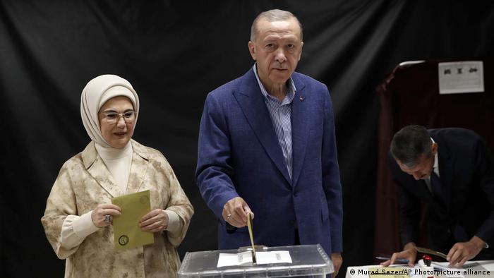 إردوغان رئيس تركيا لثالث مرة بعد جولة إعادة غير مسبوقة في الانتخابات التركية 2023 - لقطات من الجولة الحاسمة 05 Erdogan nach einer beispiellosen Stichwahl zum dritten Mal Präsident der Türkei Foto Picture Alliance