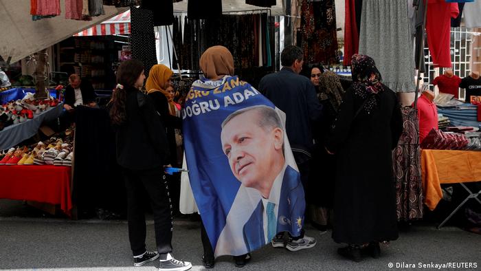 إردوغان رئيس تركيا لثالث مرة بعد جولة إعادة غير مسبوقة في الانتخابات التركية 2023 - لقطات من الجولة الحاسمة 14 Erdogan nach einer beispiellosen Stichwahl zum dritten Mal Präsident der Türkei Foto Reuters