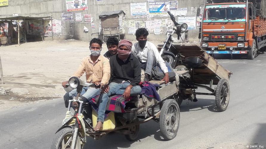 Migrant workers in India returning to their states during the corona pandemic (image: DW/M. Raj)