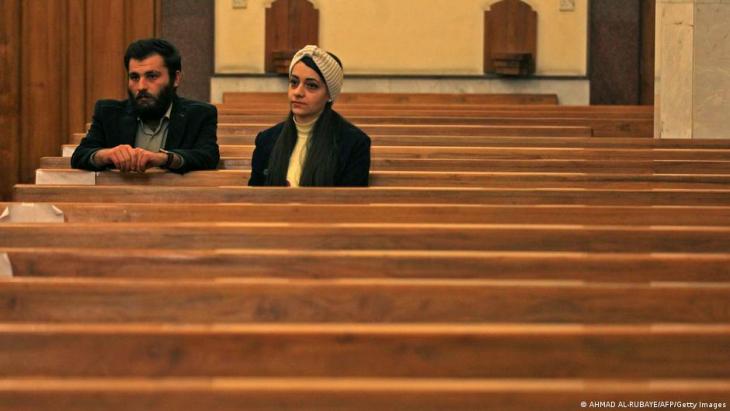 Besucher in der chaldäisch-katholischen Kirche Maria Himmelfahrt in Bagdad, 8. Dez. 2020; Foto: Ahmed al Rubaye/AFP/Getty Images