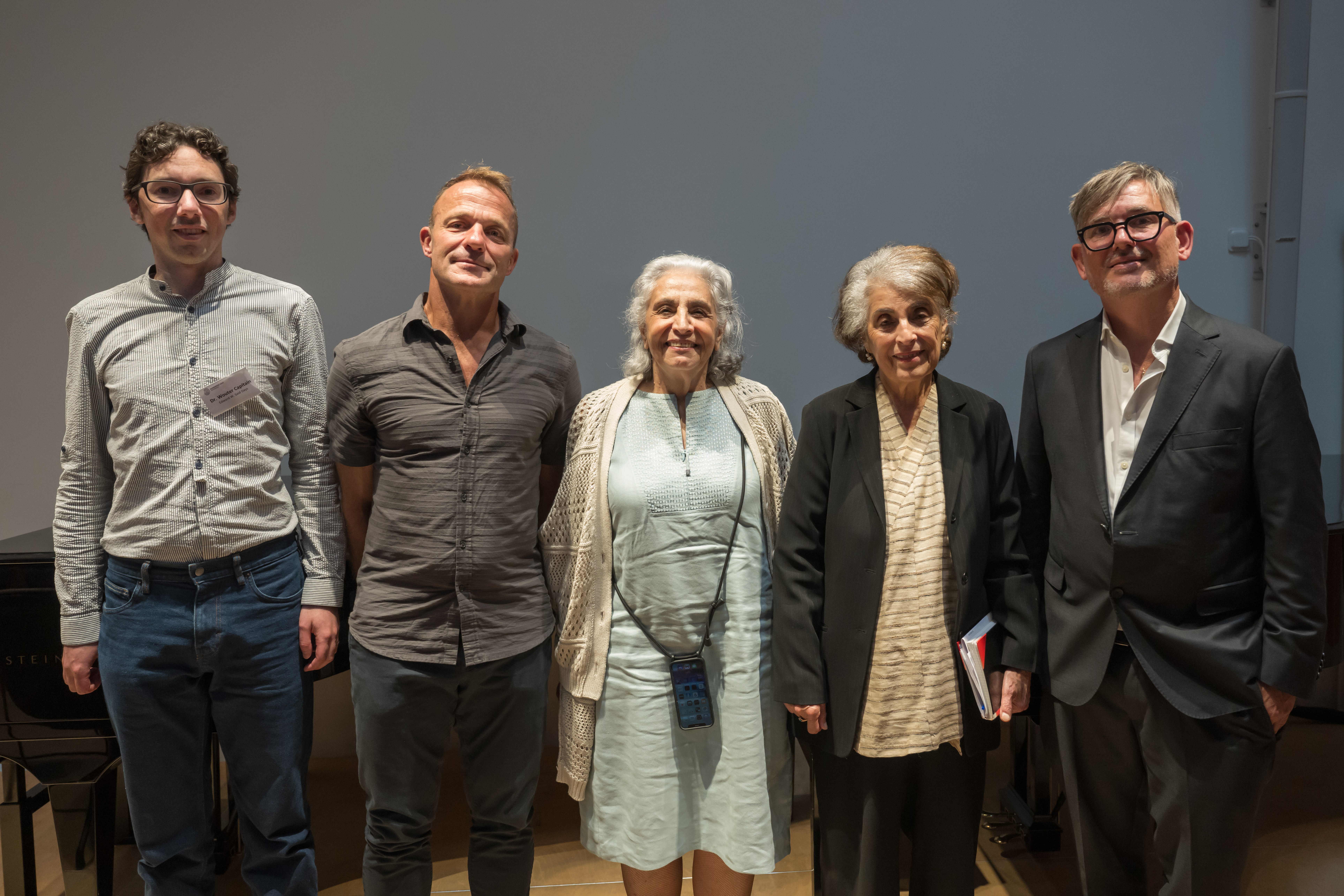 Über (Post-)Kolonialismus sprachen Dr. Scheherazade Hassan, Prof. Dr. Martin Scherzinger, Dr. Wouter Capitain. Hier mit Mariam Said und Prof. Dr. James Helgeson. (Foto: Peter Adamik)