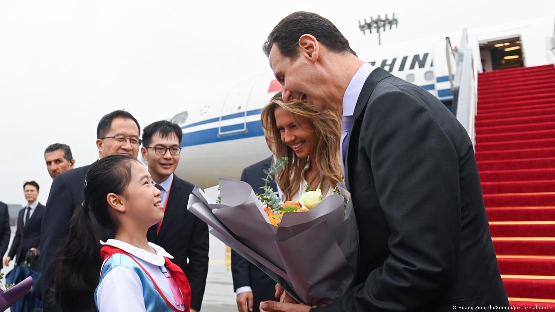 Assad (r.) am Flughafen von Hangzhou; Foto: Huang Zongzhi/Xinhua/picture alliance