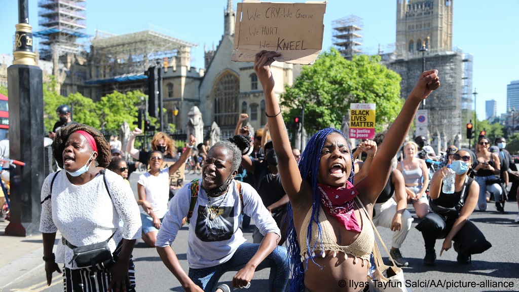 Thousands demonstrated in London against racism in Britain after the death of George Floyd (image: picture-alliance/AA/I. Tayfun Salci)