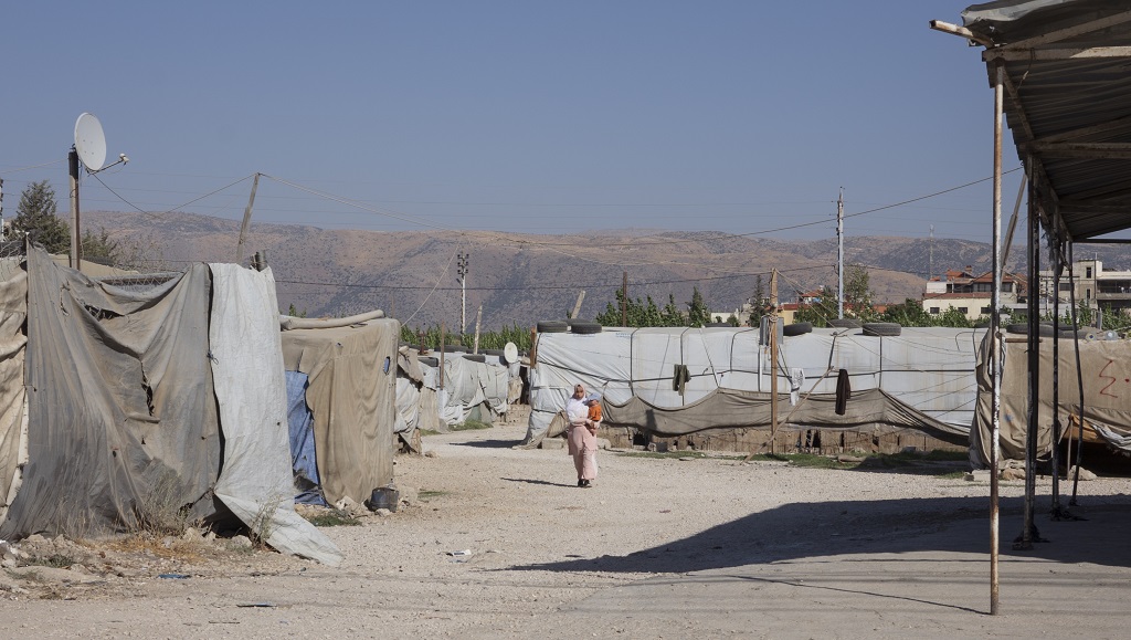 مخيم غير رسمي للاجئين السوريين في وادي البقاع (سهل البقاع). Informelles Zeltlager syrischer Geflüchteter in der Bekaa-Ebene; Foto: Andrea Backhaus