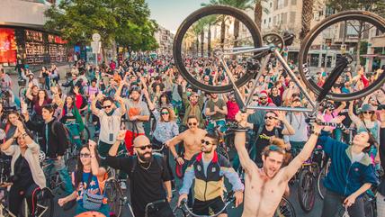Die letzte FIT-Aktion 2020 am 25. Dezember zog viele junge Israelis an; Foto: Khalil Myroad