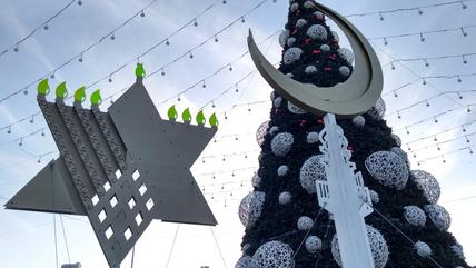 Symbole von Judentum, Islam und Christentum bei Haifas Festival Holiday of Holidays (Foto: Noam Yatsiv)