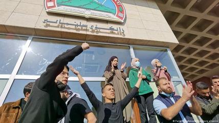 طلاب ينظمون وقفة احتجاجية خارج جامعة السليمانية في السليمانية - العراق - 24 تشرين الثاني (نوفمبر) 2021.