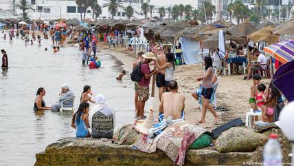 In den Staaten des Maghreb - Tunesien, Libyen, Algerien und Marokko - erodieren die Küsten teilweise in einem beängstigenden Tempo.