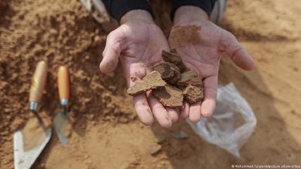 Archäologen in Gaza finden "kompletten" Friedhof aus Römerzeit.