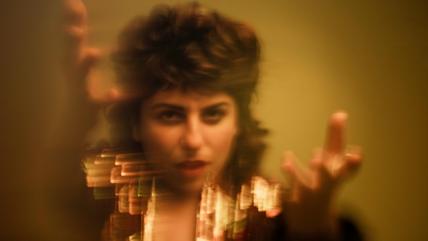 Die Sängerin, Songschreiberin und Multiinstrumentalistin Golnar Shahyar hat mit ihren Prägungen aus Iran, Kanada und Europa eine außergewöhnliche Musik zwischen Jazz, Songwriting und persischen Roots mit starken Texten geschaffen. 