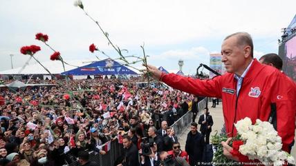 إردوغان رئيس تركيا في الحملة الانتخابية.