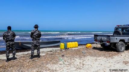 Fast 700.000 Menschen mit ausländischem Pass leben in Libyen. Viele von ihnen sind Migranten, die nach Europa weiterreisen wollen. Aufgeben ist für viele keine Option, aber manche bleiben auch.