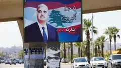 قال قاض اليوم الثلاثاء إنه لا يوجد دليل على أن قيادة جماعة حزب الله اللبنانية المدعومة من إيران، أو على أن الحكومة السورية، لها أي دور في تفجير عام 2005 الذي قتل فيه رئيس الوزراء اللبناني في ذلك الوقت رفيق الحريري.