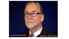 مراد فيلفريد هوفمان (1931 - 2020) قانوني ودبلوماسي ألماني شغل منصب سفير لألمانيا بالجزائر في أواخر القرن المنصرم، اشتهر بكتابيه "الطريق إلى مكة" و"الإسلام كبديل".