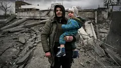 Bellingcat-Gründer Eliot Higgins: "In Syrien haben wir uns all die Prozesse erarbeitet, die wir jetzt in der Ukraine anwenden. Dort haben wir auch viele Beziehungen mit der Tech-Community aufgebaut sowie mit Organisationen, die sich für Menschenrechte und Transparenz einsetzen, mit politischen Entscheidungsträgern und vielen mehr." 