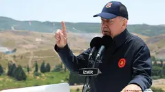 رئيس تركيا رجب طيب إردوغان في إزمير - ليس ببعيد عن اليونان.