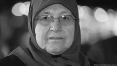 Mevlüde Genç fast 30 Jahre nach Brandanschlag in Solingen gestorben.Für ihre Bemühungen um Versöhnung nach dem Anschlag wurde ihr 1996 das Bundesverdienstkreuz am Bande verliehen.