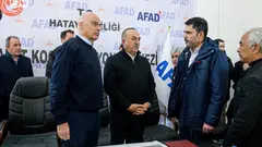 Anteilnahme und Mitgefühl sind umfassend: "Im Leid sind wir alle Türken“, so ein Kommentator der Athener Tageszeitung "Ta Nea“ über das kollektive Empfinden in Griechenland im Lichte der Jahrhundertkatastrophe im Nachbarland. Demoskopisch belegbar ist die Kommentierung nicht. Gleichwohl gibt der Satz die gefühlte Stimmung der öffentlichen (und der veröffentlichen) Meinung wieder, schreibt Ronald Meinardus 