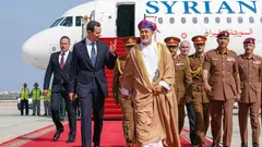 Während in Nordsyrien noch immer Hunderttausende Menschen auf Zelte, Wasser und medizinische Hilfe warten, feiert das syrische Regime sein Comeback in der arabischen Welt. Die Erdbebenhilfe wird zum Feigenblatt für Assads Rehabilitation, schreibt Kristin Helberg.   