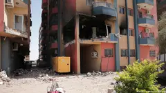 تعمل منظمات المجتمع المدني على تنسيق جهود الإغاثة وتقديم المساعدات في ظل نقص حاد في الاحتياجات الأساسية في السودان.