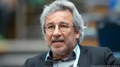 In Erdoğans Türkei gilt Can Dündar als Staatsfeind Nummer Eins, nachdem er im Jahr 2015 illegale Waffenlieferungen der türkischen Regierung nach Syrien aufdeckte.